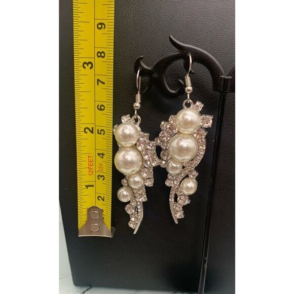 Gorgeous Sparkly Silver Tone Faux Pearls & Clear Rhinestone Dangle Earrings - Picture 4 of 5